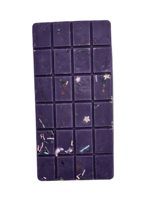 purple soy wax melts, scented in blackberry vanilla 90g