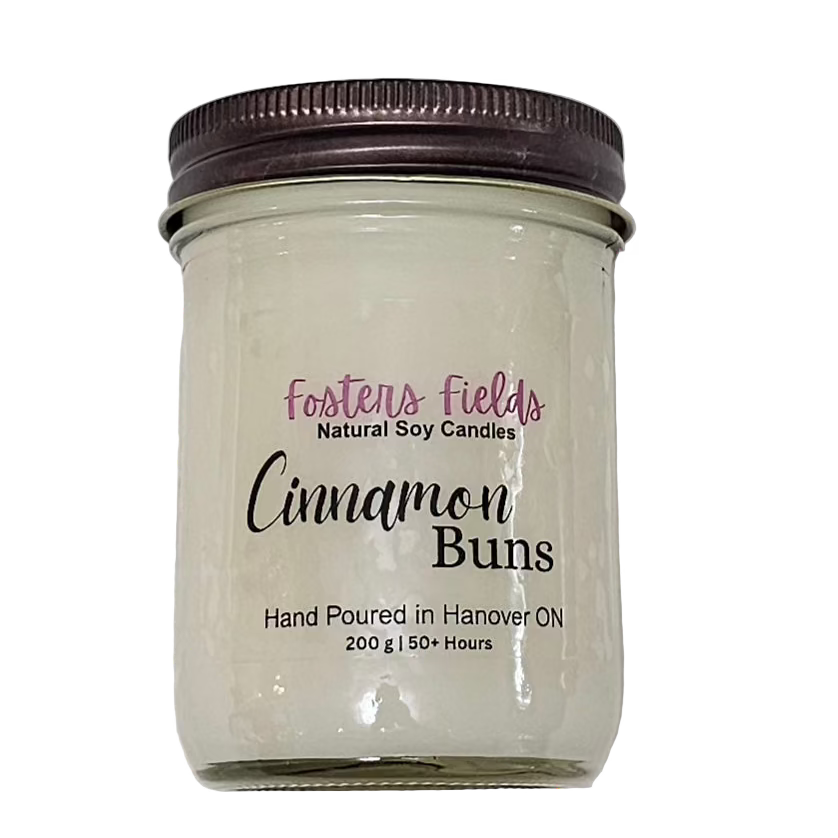 white soy wax poured into a jam jar with a copper lid, cinnamon buns scent, clear simple label